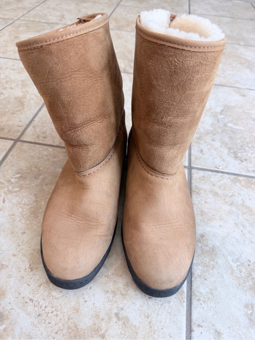 Sorel Women's Size 8 Tan Suede Shearling Wool Lined Pull On Ankle Bootie Boots